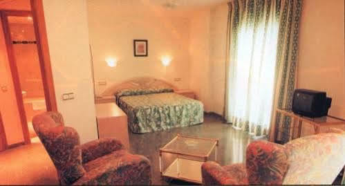 Hotel Don Pelayo Arbós Esterno foto